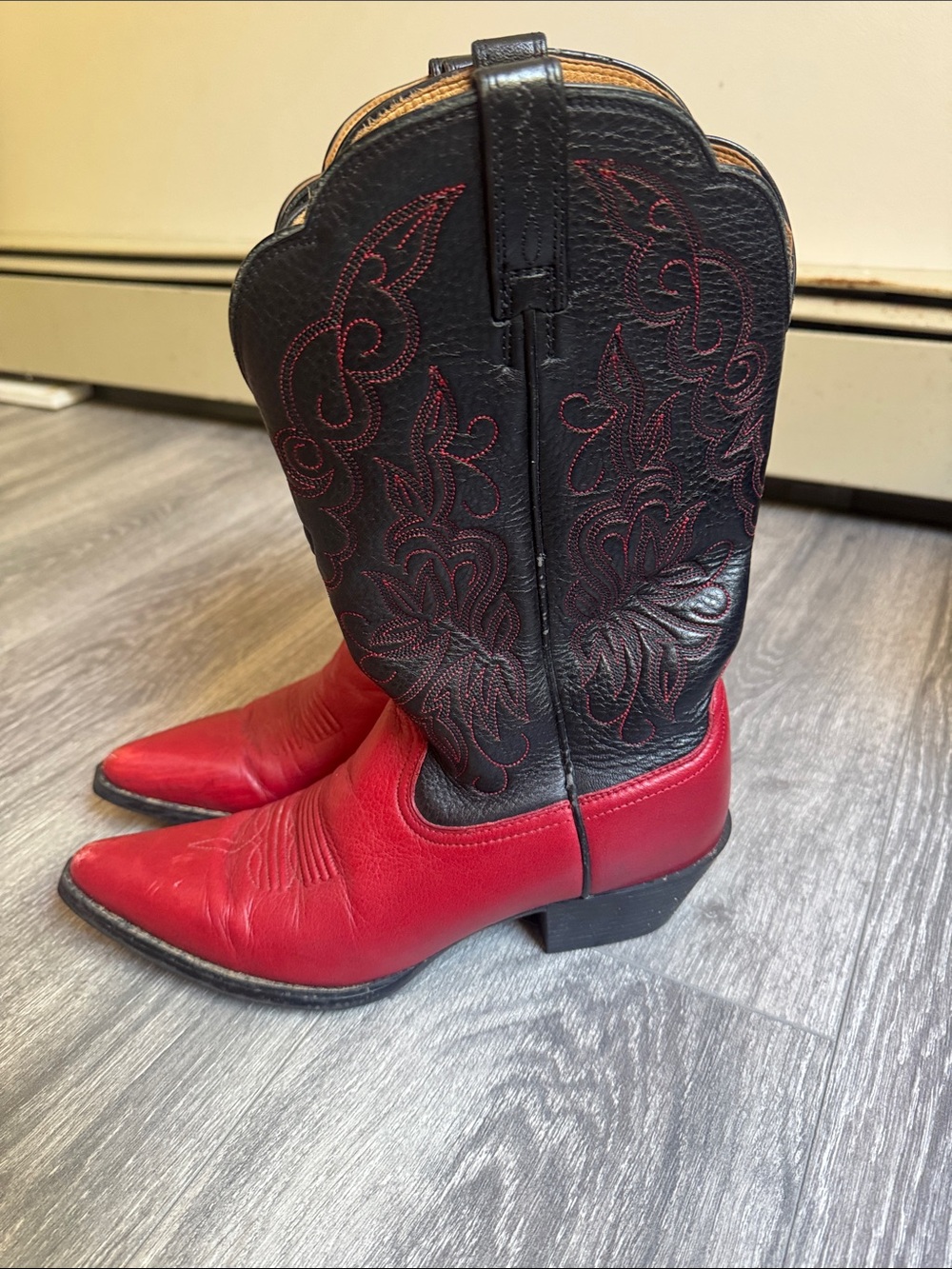 Ariat cowboy boots Black and Red Leather Western Heeled Boots - Picture 2 of 12